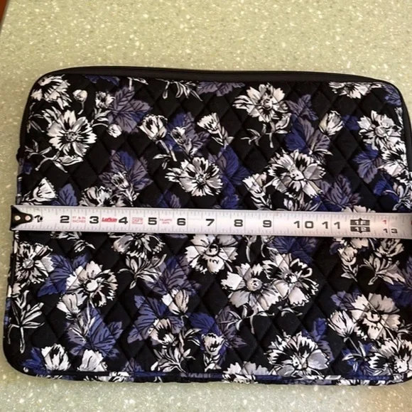 Vera Bradley Frosted Floral Laptop Holder Case - Picture 6 of 6